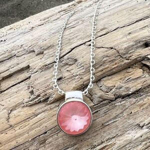 Necklace with Swarovski crystal and chain